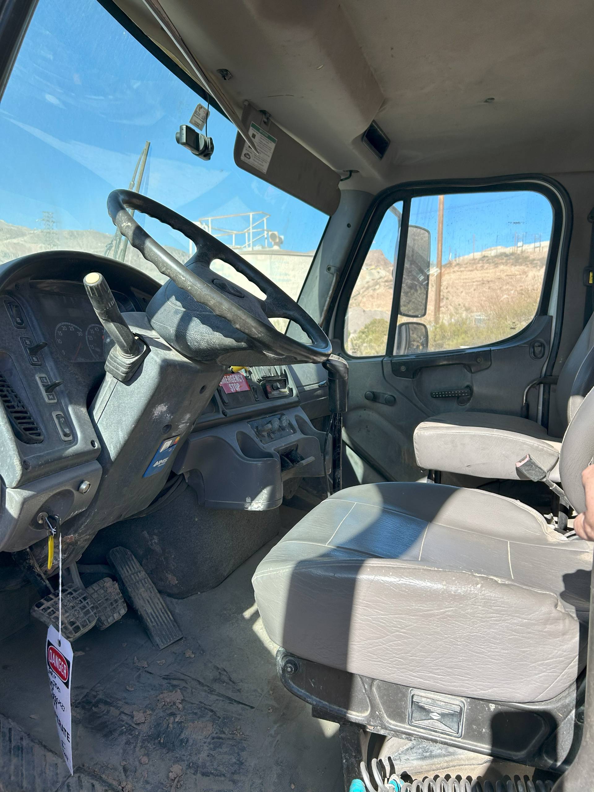 2014 LANDSHARK HYDRO-EXCAVATION TRUCK - FREIGHTLINER - undefined