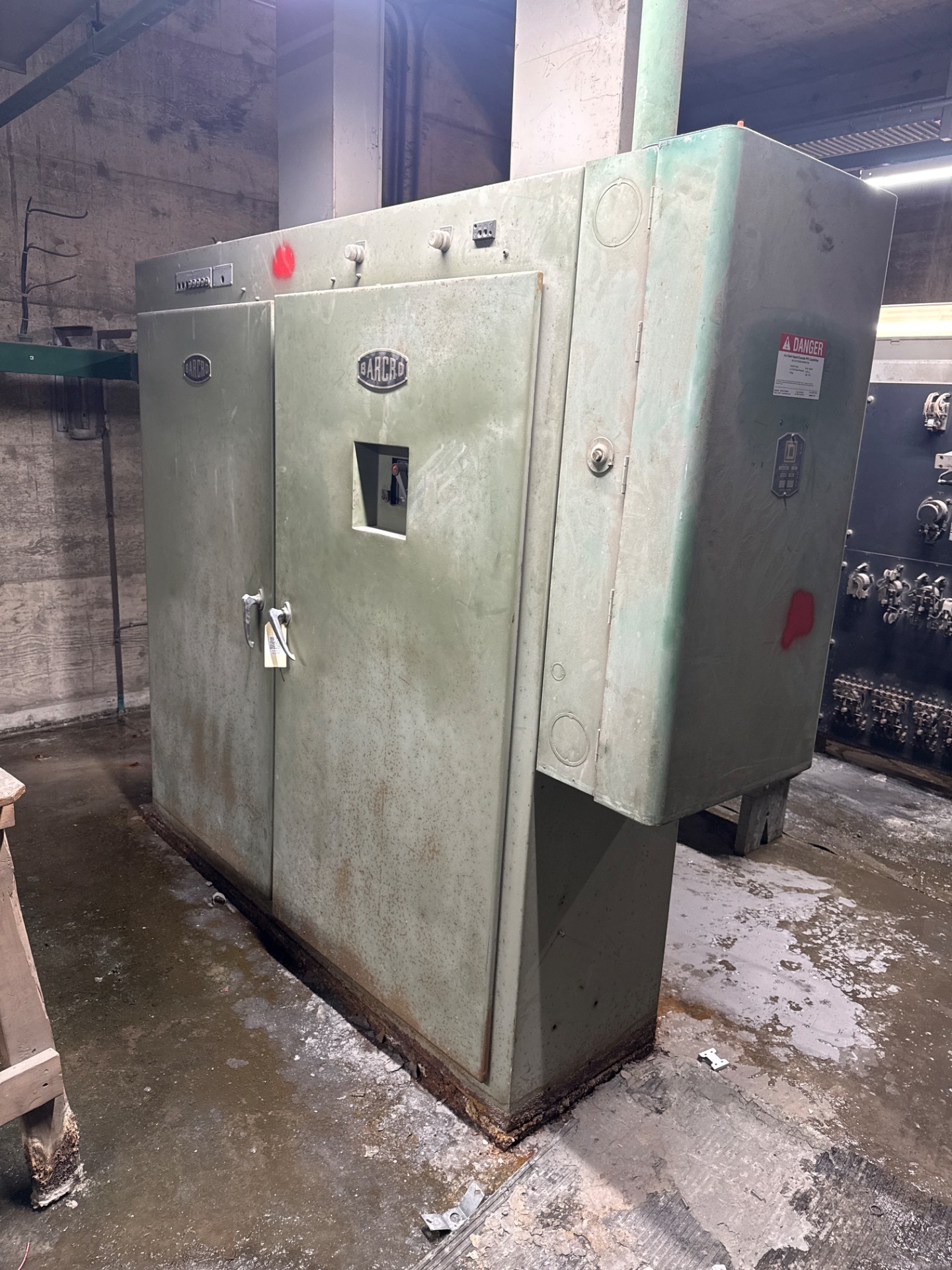 BULK QTY OF ELECTRICAL CONTROLS - undefined