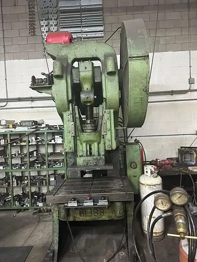 BLISS 28-1/2 M CRANK PRESS, OBI PRESS, TABLE SIZE 46" X 33.5" - undefined