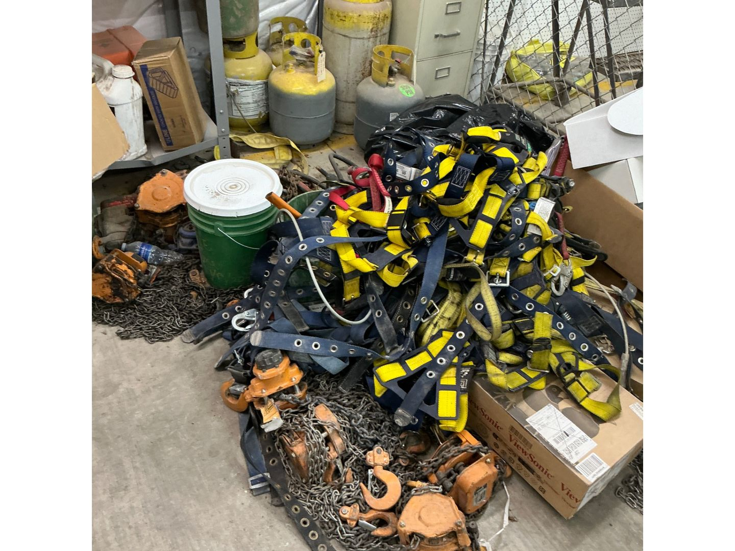 BULK QTY OF TOOLS AND SAFETY EQUIPMENT - undefined