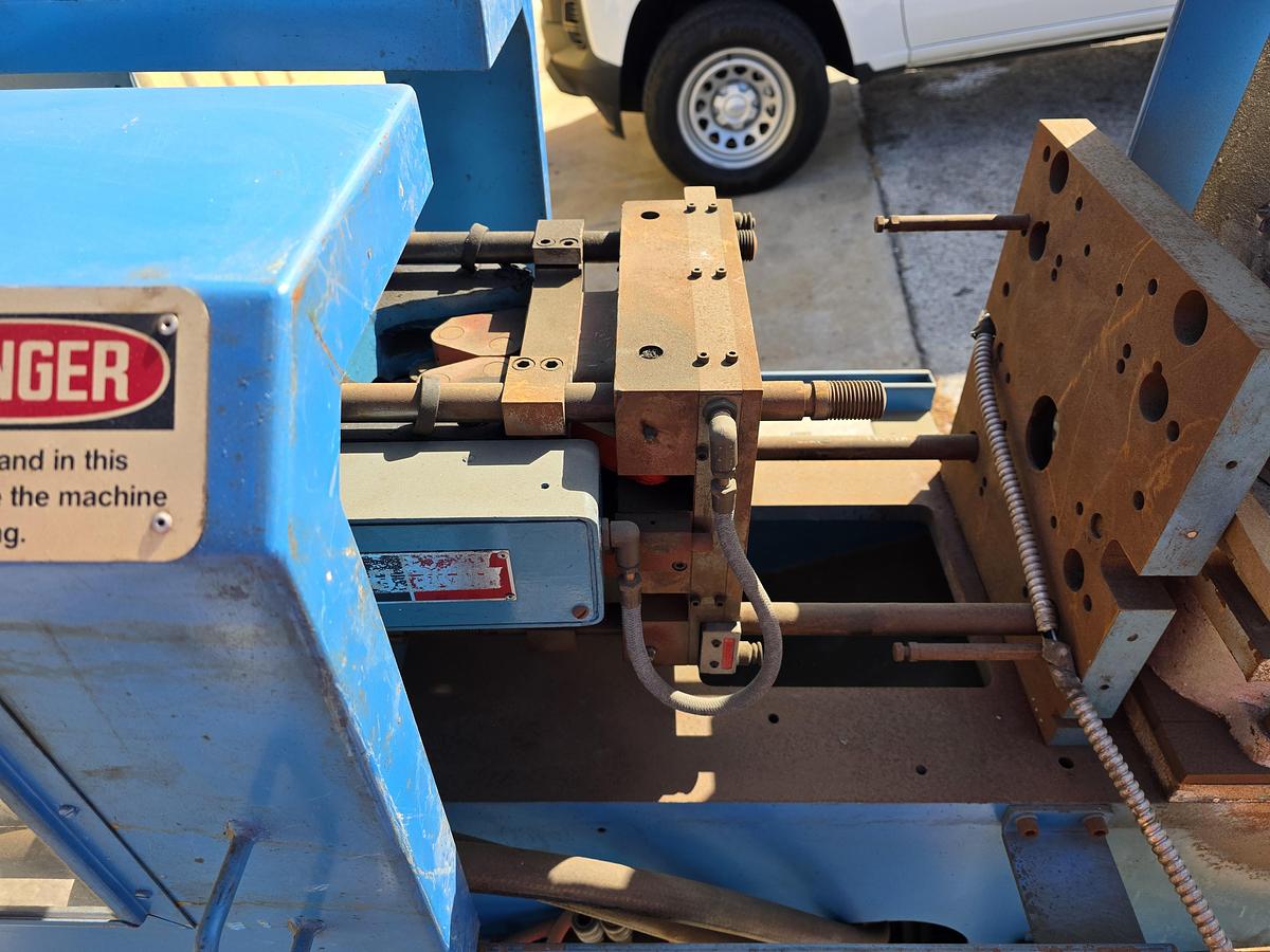 1982 AVNET H20E DIE CASTING MACHINE - undefined