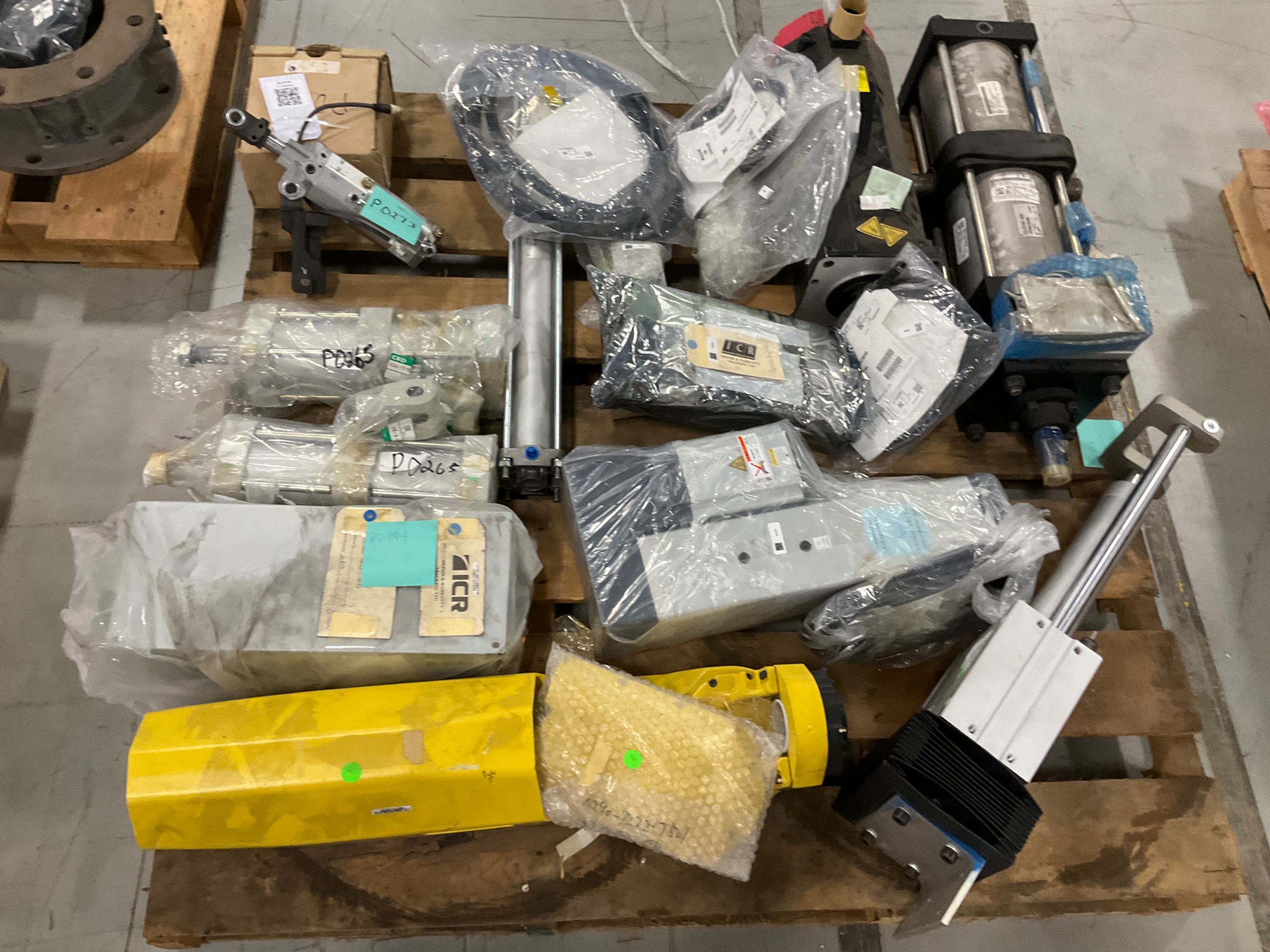 BULK LIST OF HYDRAULIC & PNEUMATIC CYLINDERS - undefined