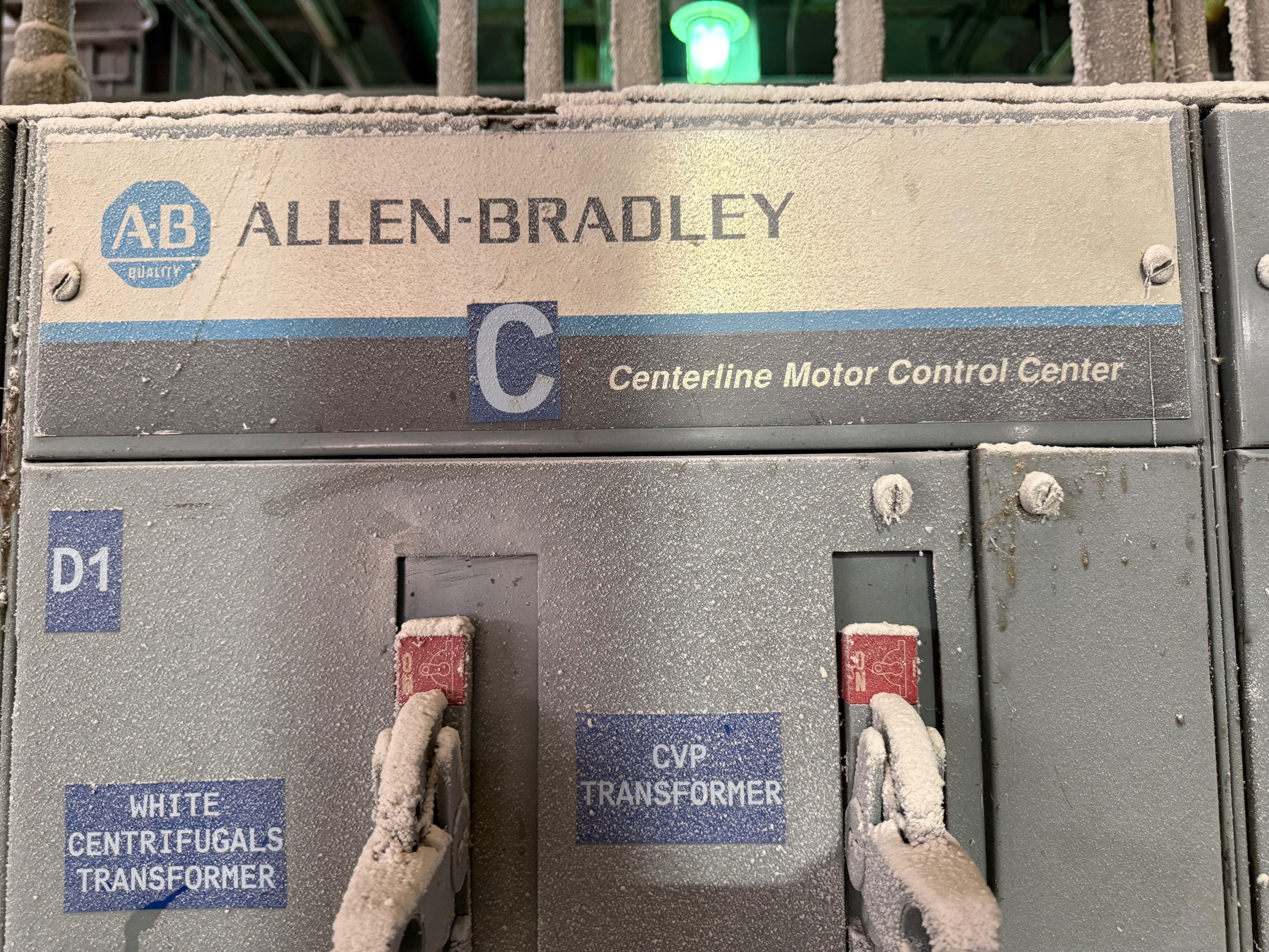 BULK QTY OF ALLEN-BRADLEY CENTERLINE 2100 MCC, 5 SECTIONS, 22 STARTERS - undefined