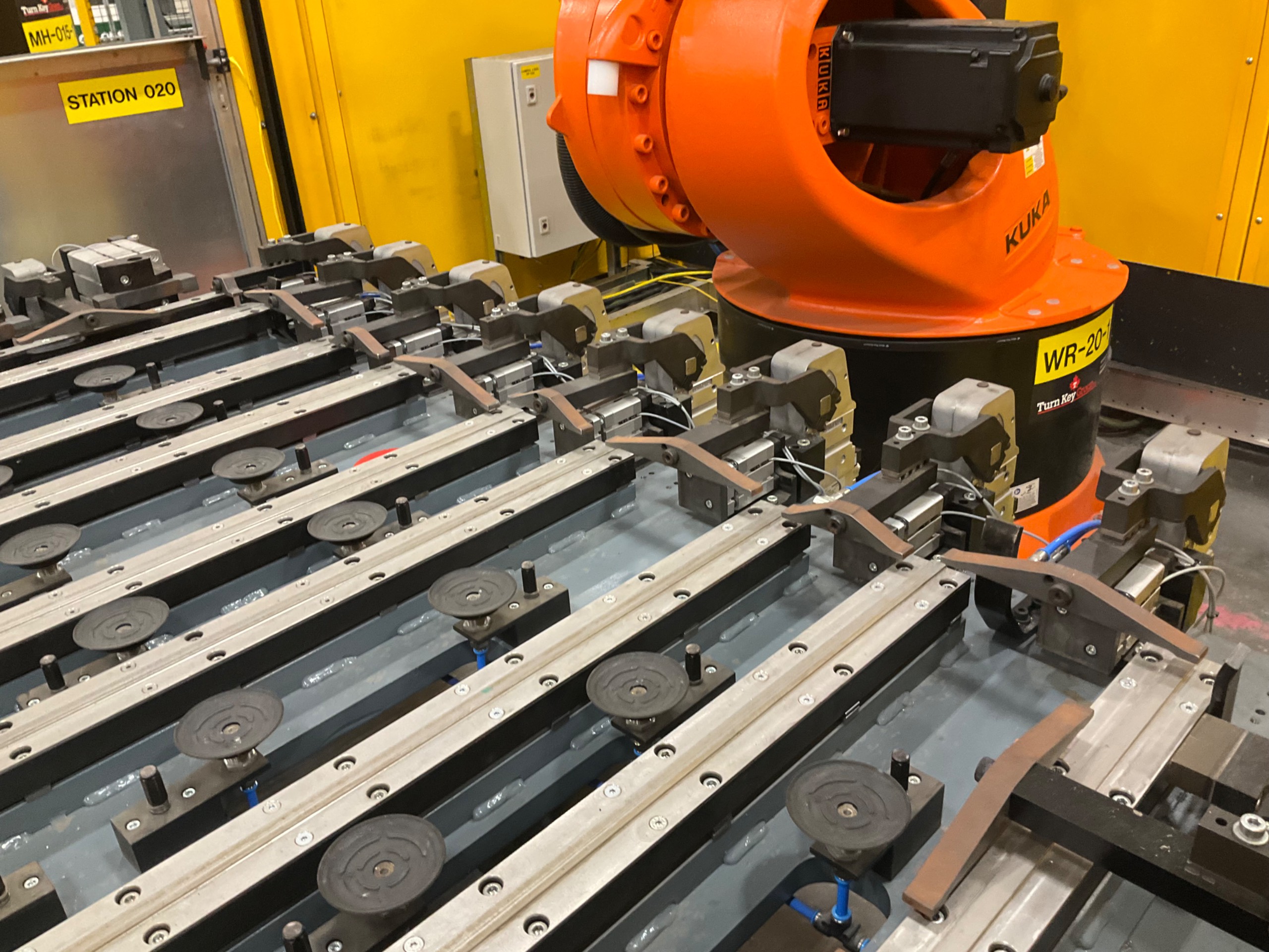 ROBOTIC CLAMPING FIXTURE TABLE - undefined
