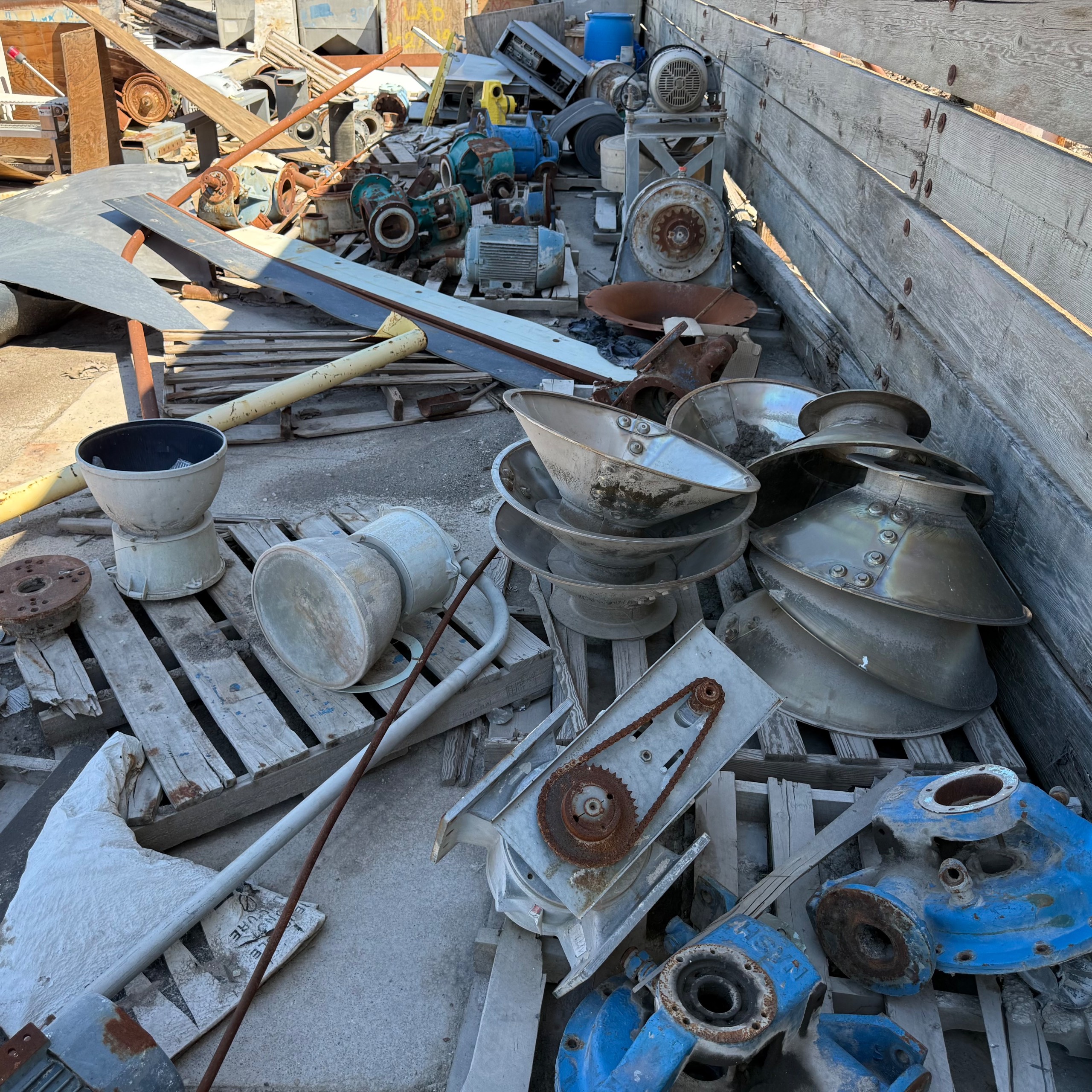 BULK QTY MISCELLANEOUS INDUSTRIAL PARTS - undefined