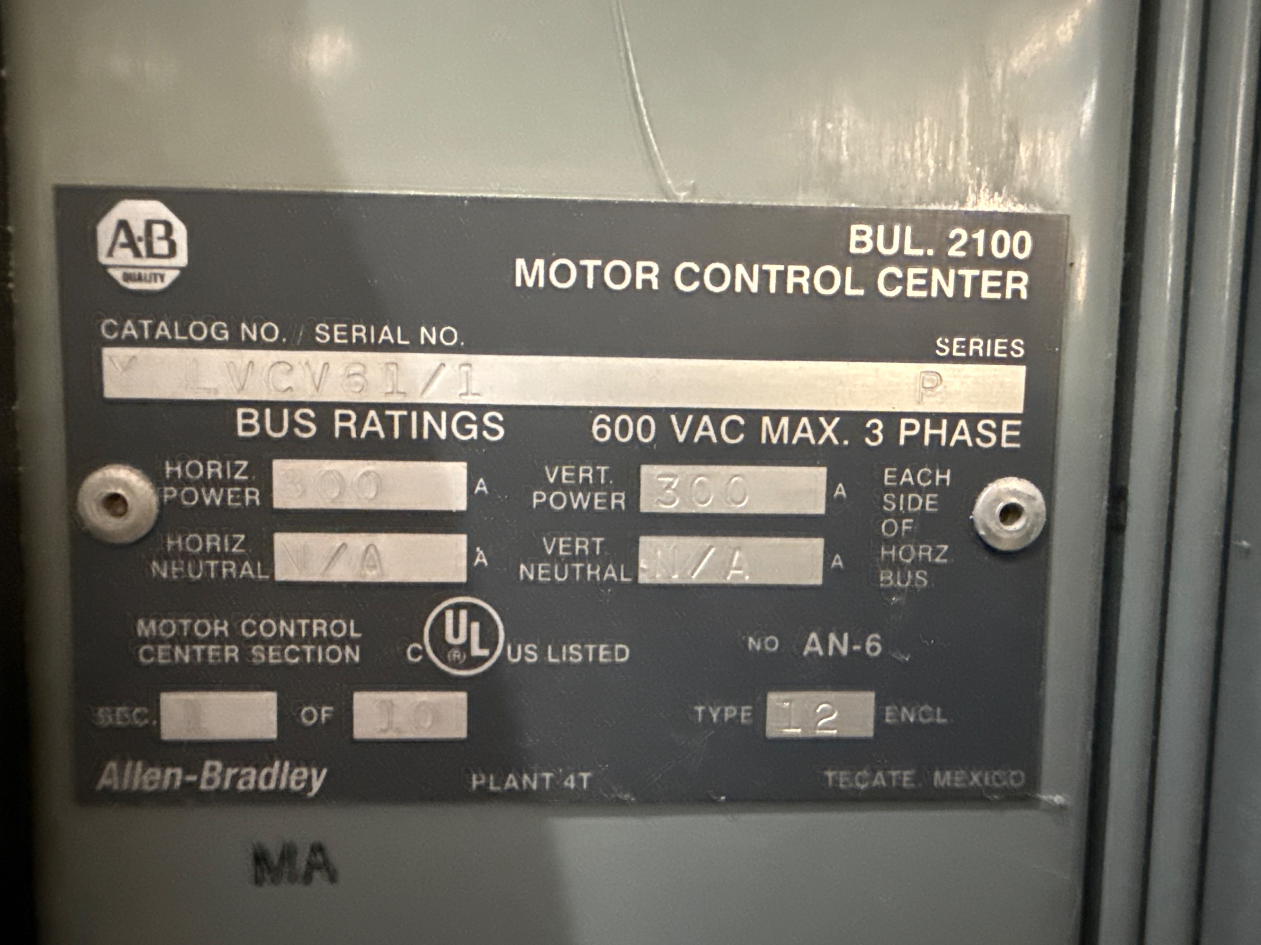 BULK QTY OF ALLEN BRADLEY 2100 CENTERLINE MCC, 10 SECTIONS - undefined