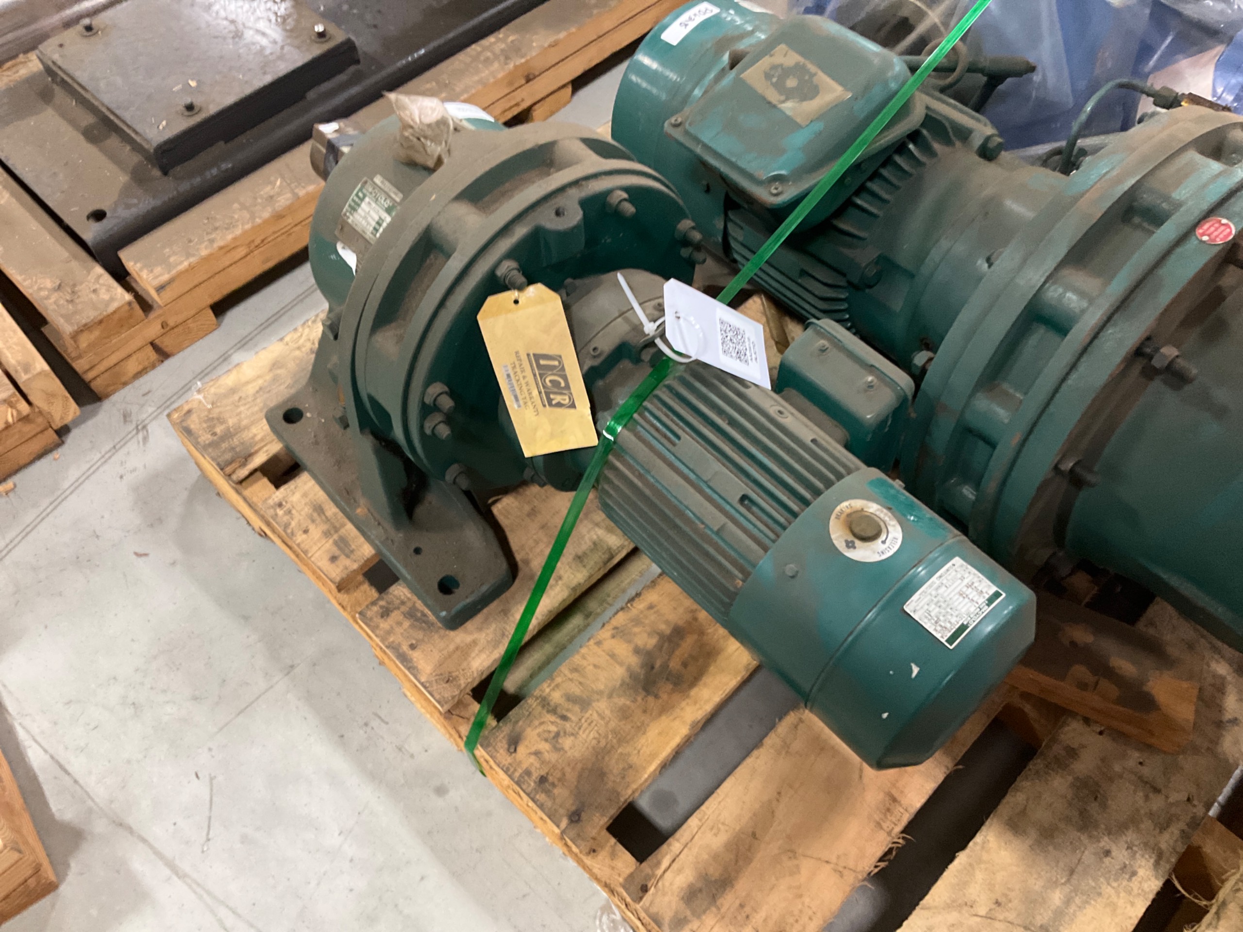 SUMITOMO MOTOR & GEARBOX ASSEMBLY - undefined