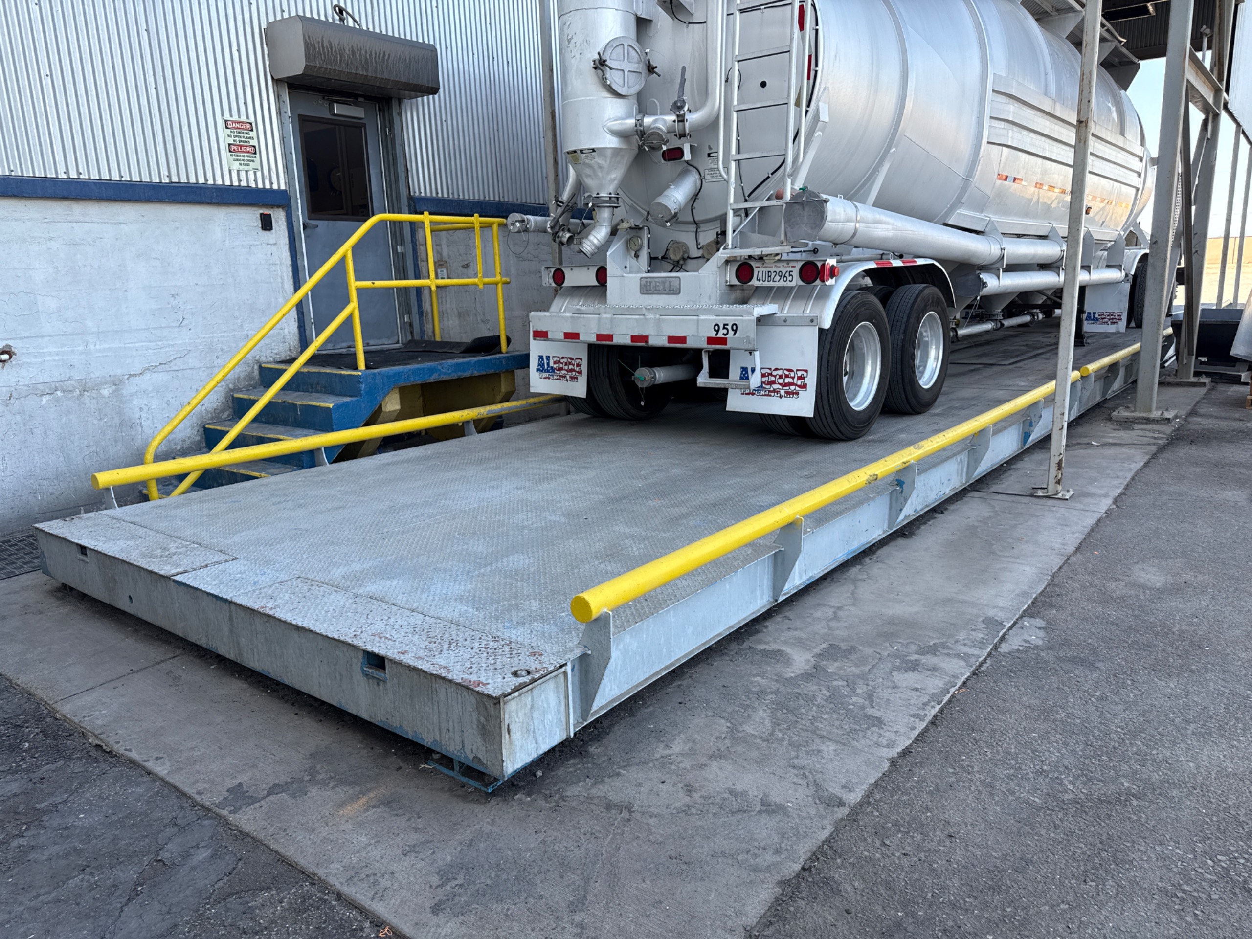 AVERY WEIGH-TRONIX BMS 7011-100T J TRUCK SCALE - undefined