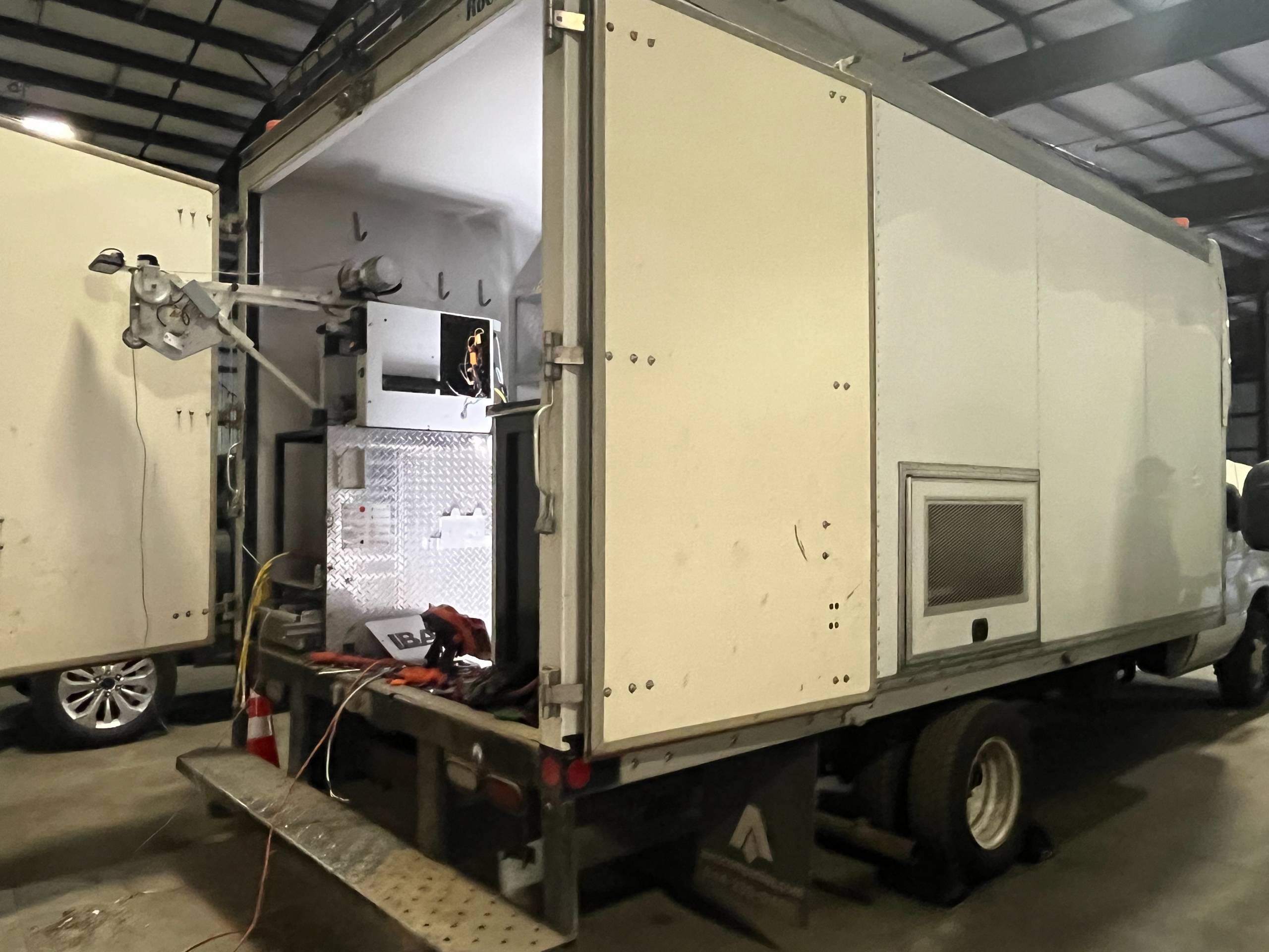 2016 FORD ECONOLINE E-450 BOX TRUCK - undefined