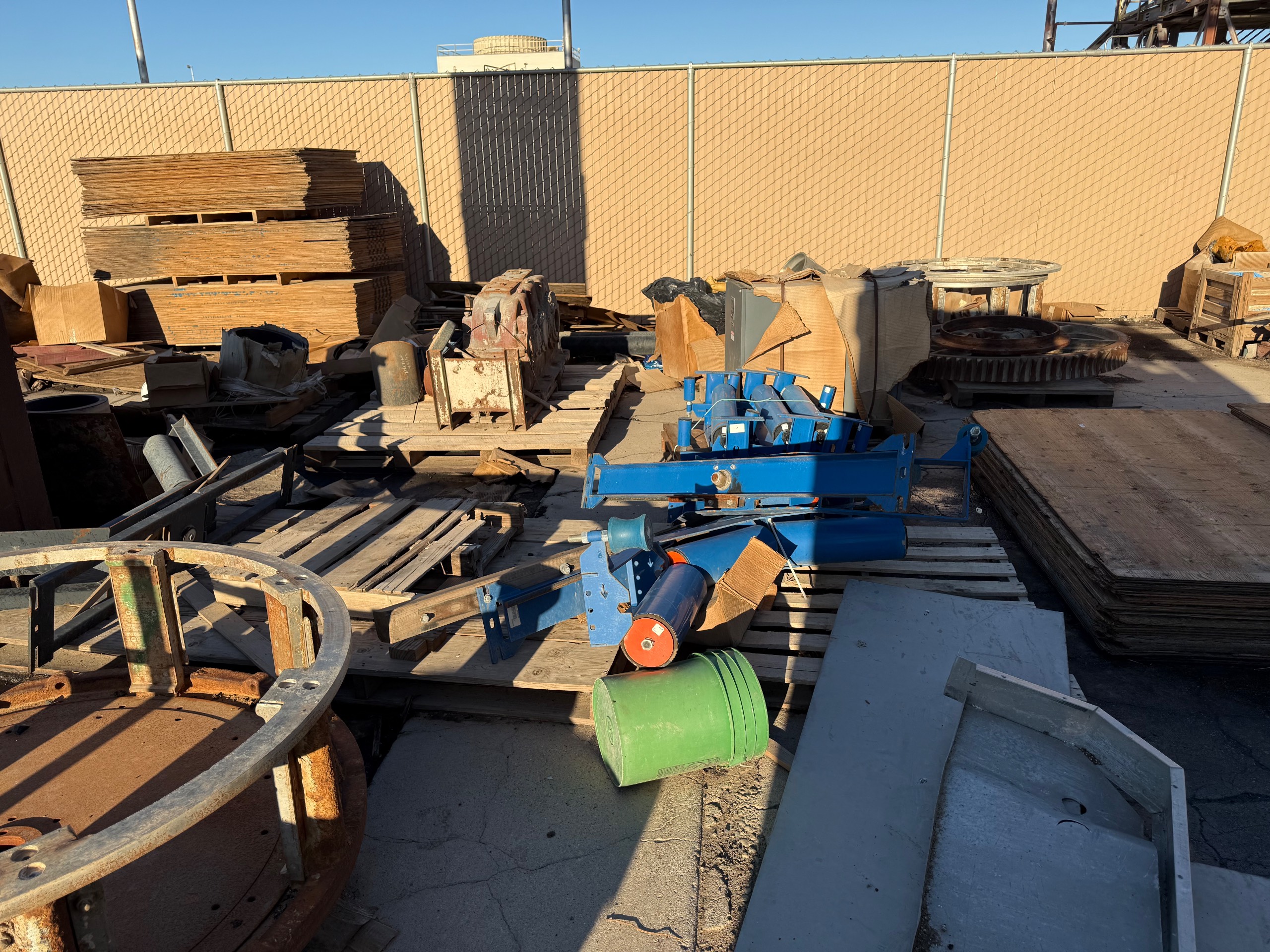 BULK QTY OF INDUSTRIAL PARTS - undefined