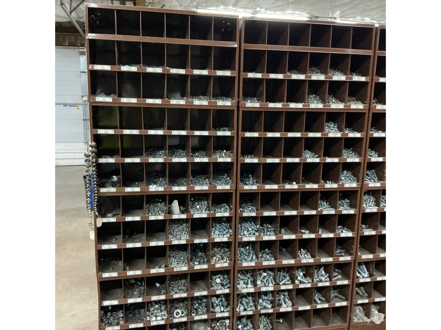 BULK QTY OF INDUSTRIAL FASTENERS - undefined