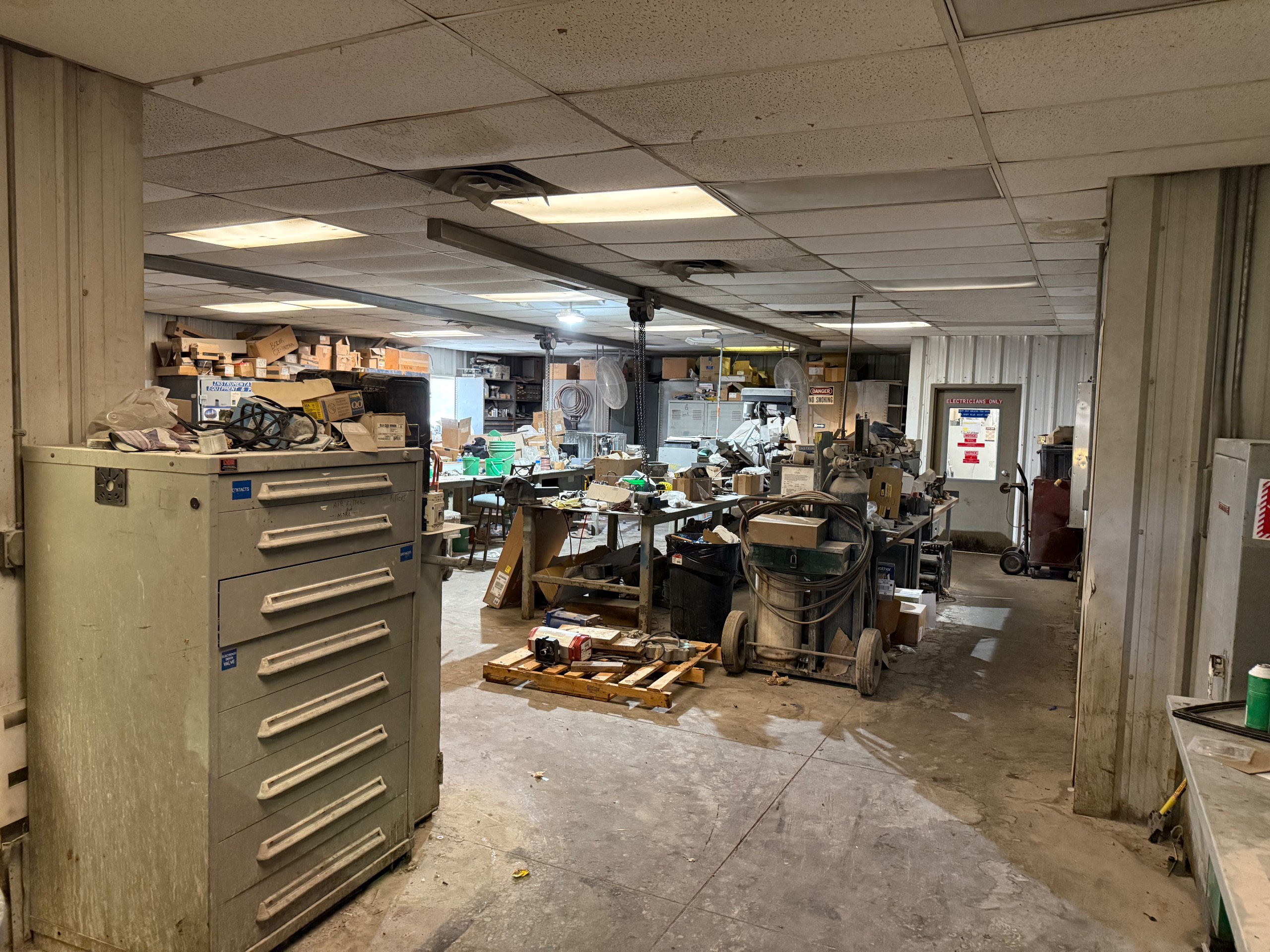 BULK CONTENTS OF INSTRUMENT ROOM - undefined