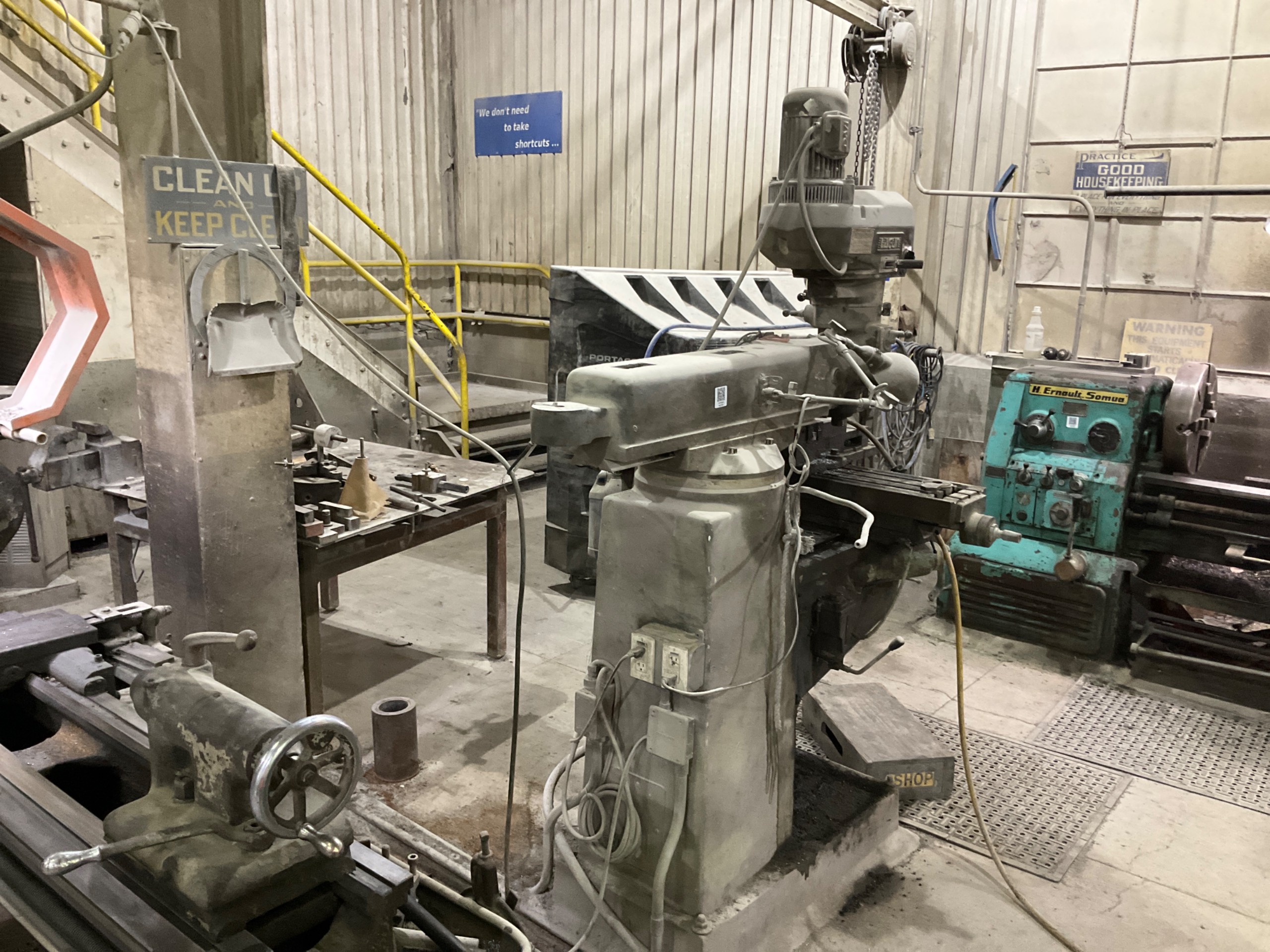 LAGUN FTV-2S VERTICAL MILLING MACHINE - undefined